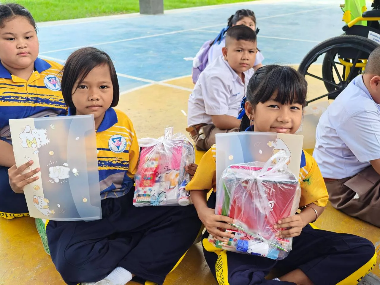 มอบอุปกรณ์การเรียน ภาคเรียนที่ 2 ปีการศึกษา 2569