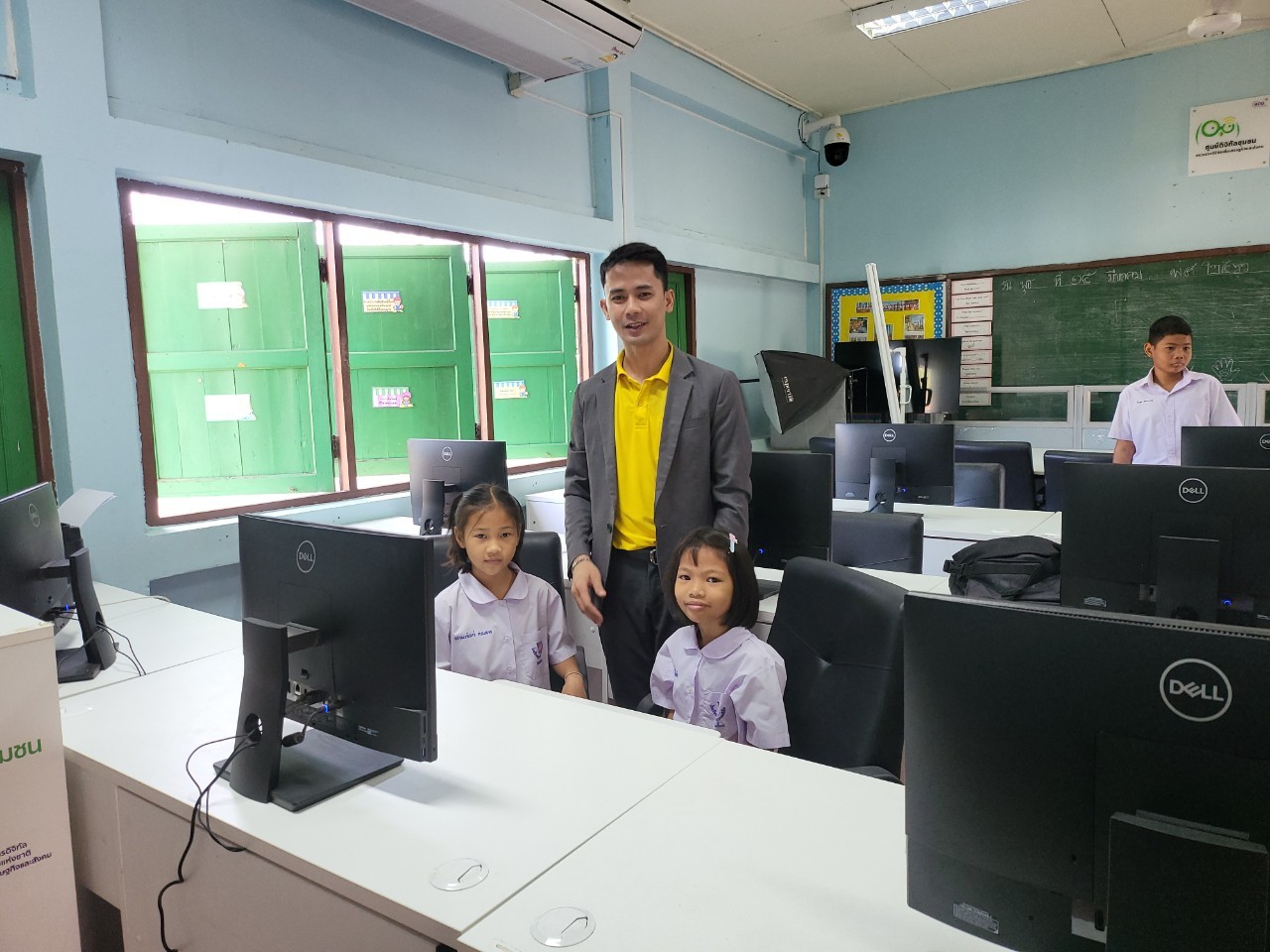 LINE_ALBUM_ศิลปหัตถกรรมนักเรียนครั้งที่72_241202_7